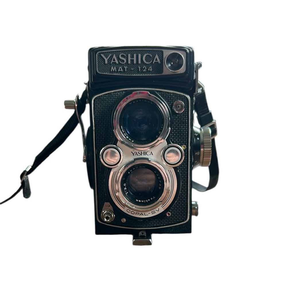 Yashica MAT-124 Black Twin Lens Reflex Camera